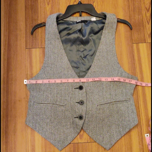 Urban Outfitters vest - Picture 5 of 8